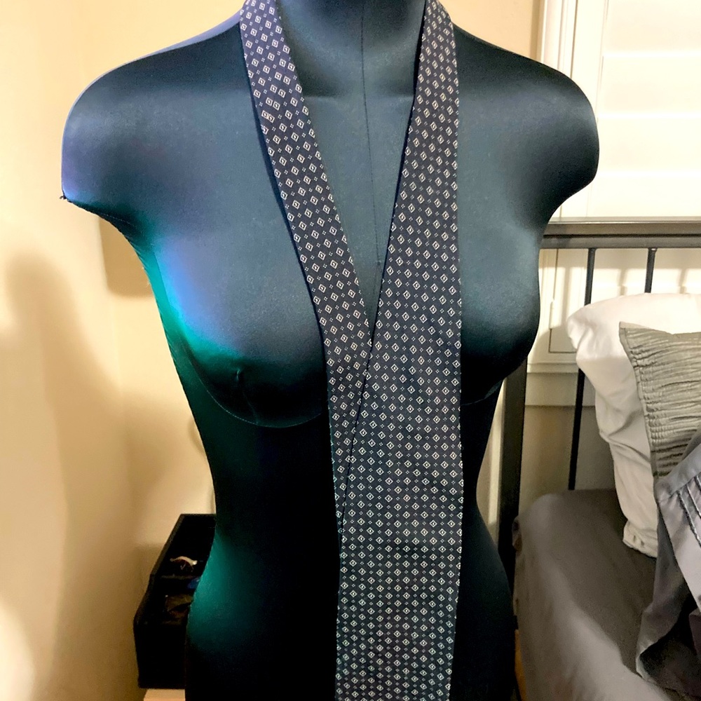 Giorgio Armani Tie in perfect condition - understated elegance, Italian style